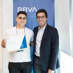 Juan-Cruz-Ojeda-junto-a-Hernán-Carboni-Director-de-Relaciones-Institucionales-de-BBVA-en-Argentina