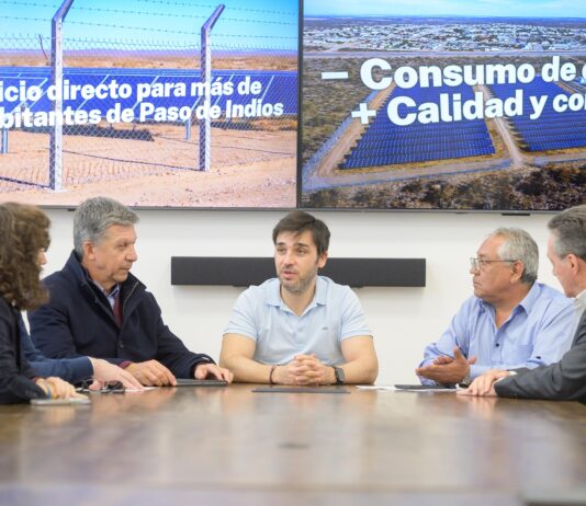 Chubut: se puso en marcha la construcción de una microrred eléctrica solar en Paso de Indios con una inversión de USD 5,4 millones
