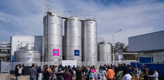 Eco Aguas y Bebidas Saludables recibió la certificación internacional AWS en su planta de Moreno